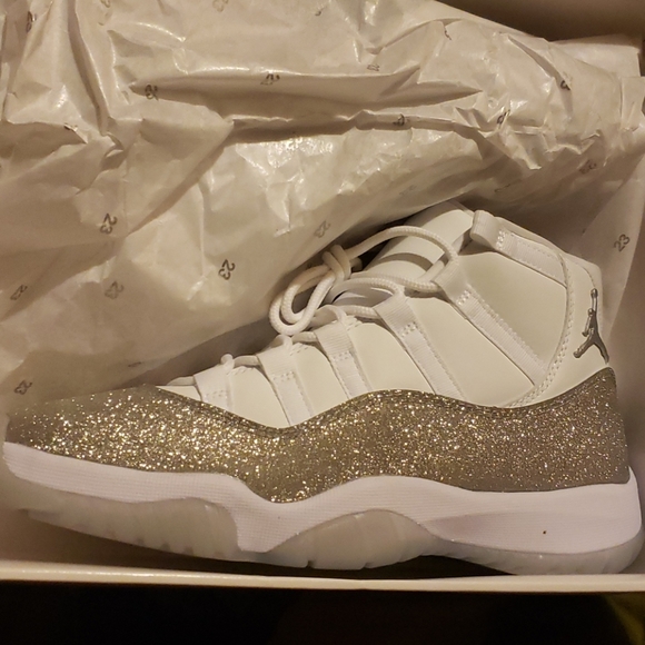 Women's Jordan's - Picture 4 of 4